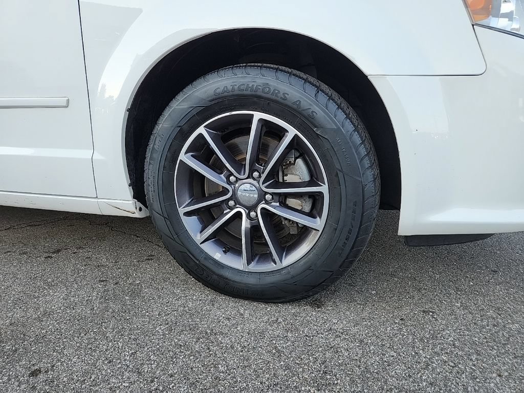Used 2017 Dodge Grand Caravan SXT FWD image 3