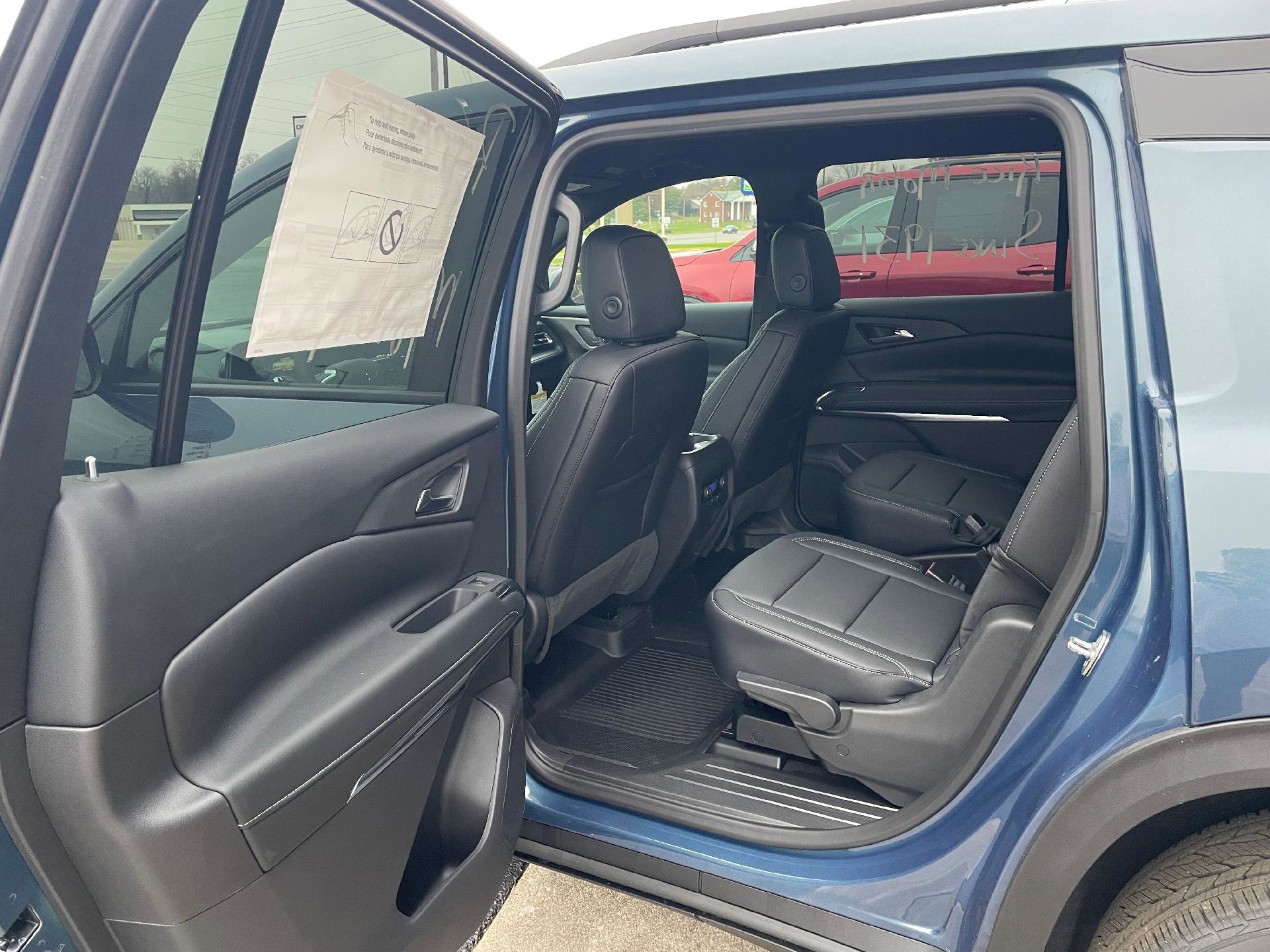 New 2026 Chevrolet Traverse LT w/ Midnight/Sport Edition image 13