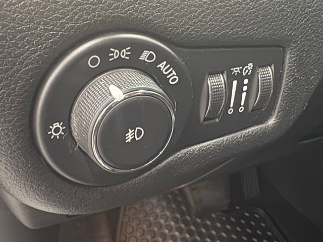 Used 2016 Jeep Cherokee Latitude w/ Cold Weather Group AWD/4WD image 14