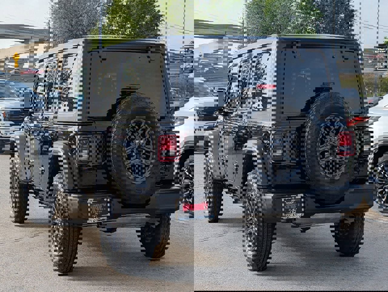 Used 2025 Jeep Wrangler Sport S image 4