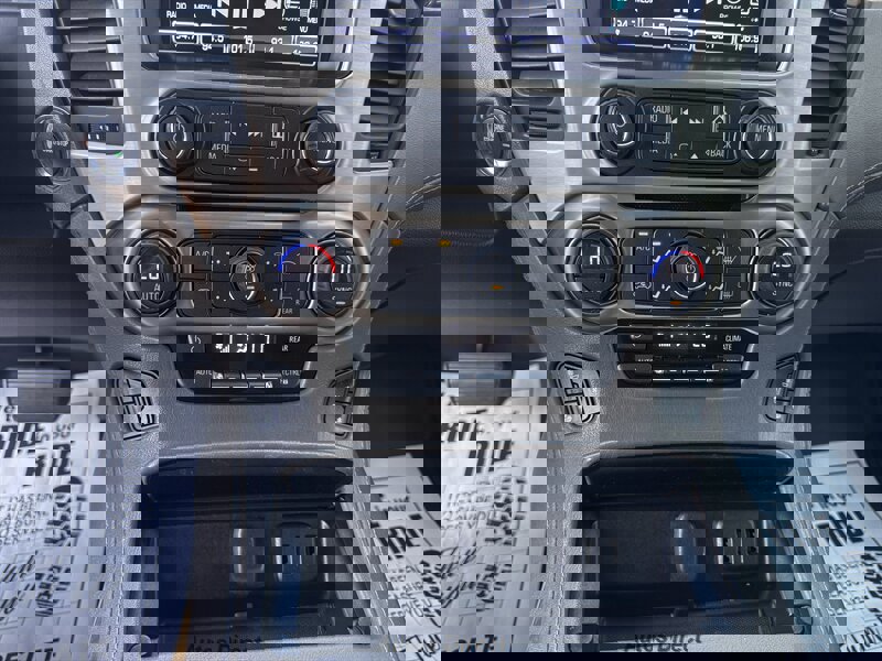 Used 2017 GMC Yukon XL Denali image 39