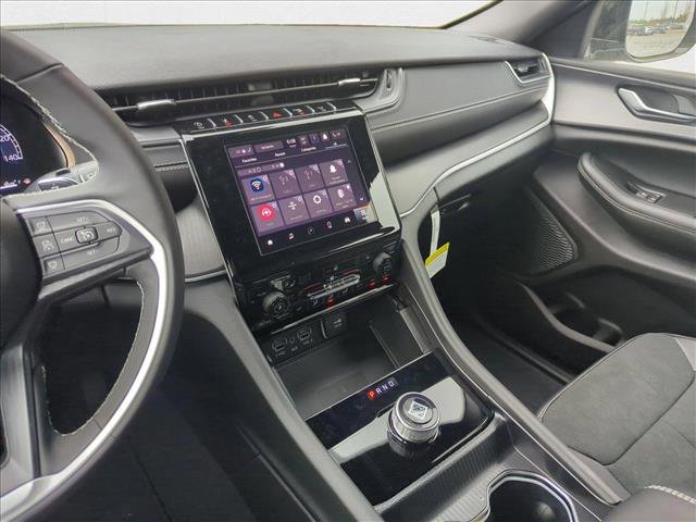 New 2025 Jeep Grand Cherokee Altitude image 17