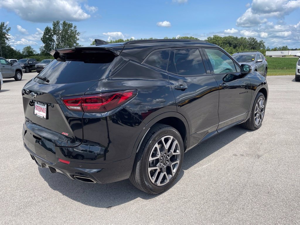 Used 2025 Chevrolet Blazer RS w/ Enhanced Convenience Package AWD/4WD image 9