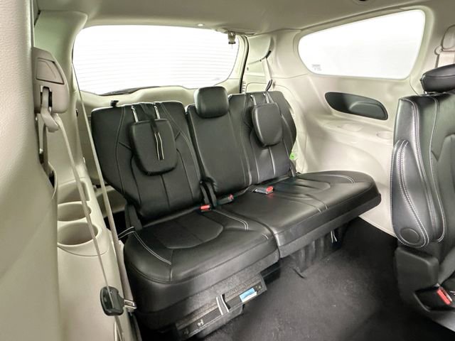Used 2024 Chrysler Pacifica Touring-L image 27