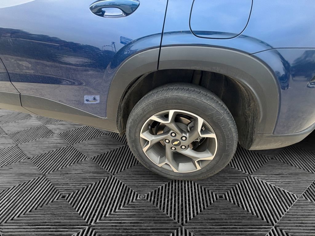 Used 2024 Chevrolet Trax LT FWD image 19
