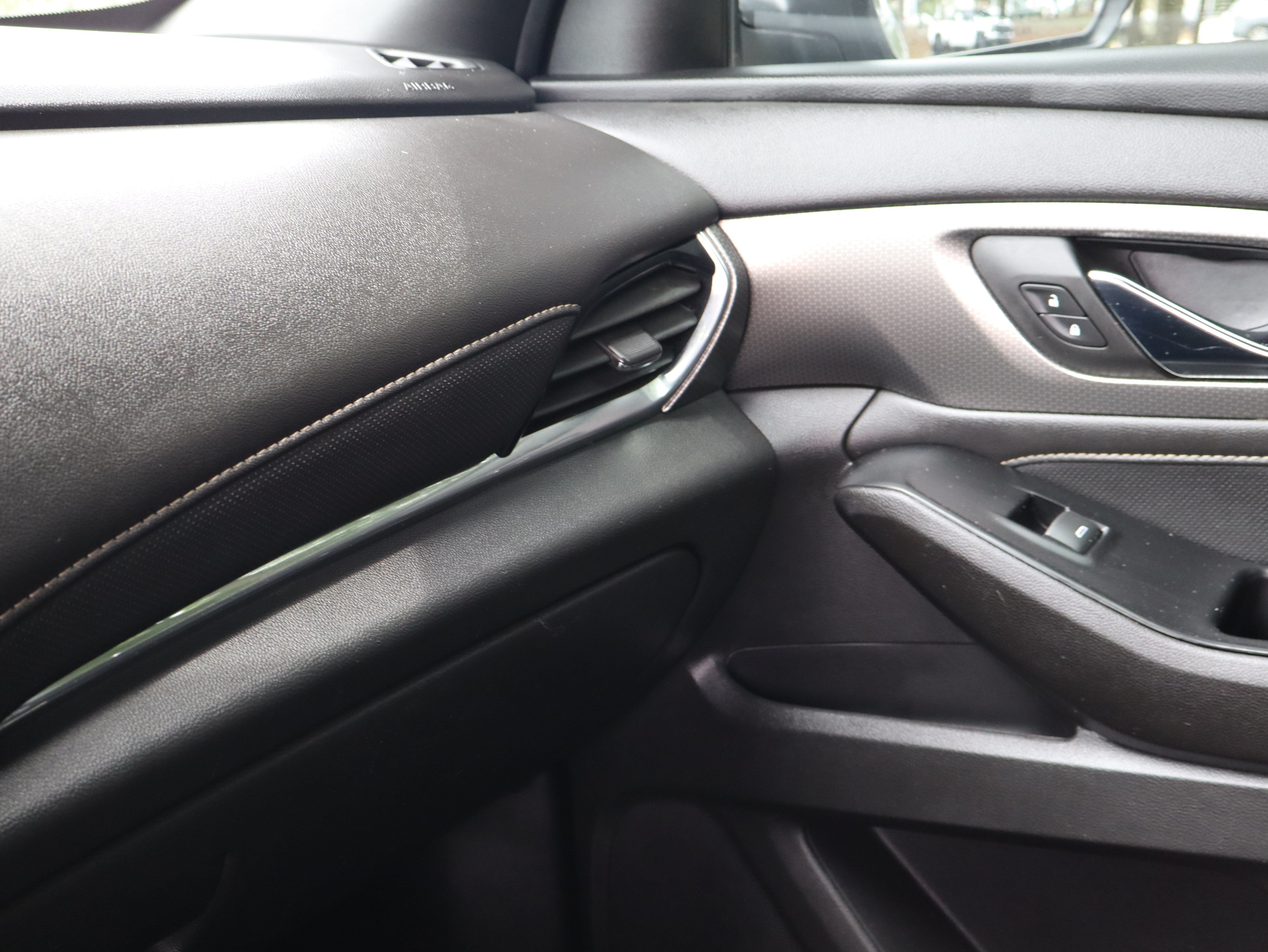 Used 2023 Chevrolet Traverse Premier FWD image 38