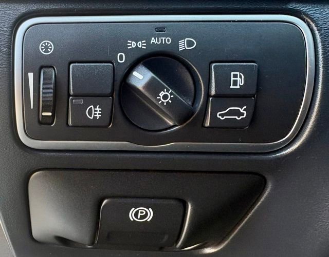 Used 2018 Volvo S60 T5 Dynamic image 38