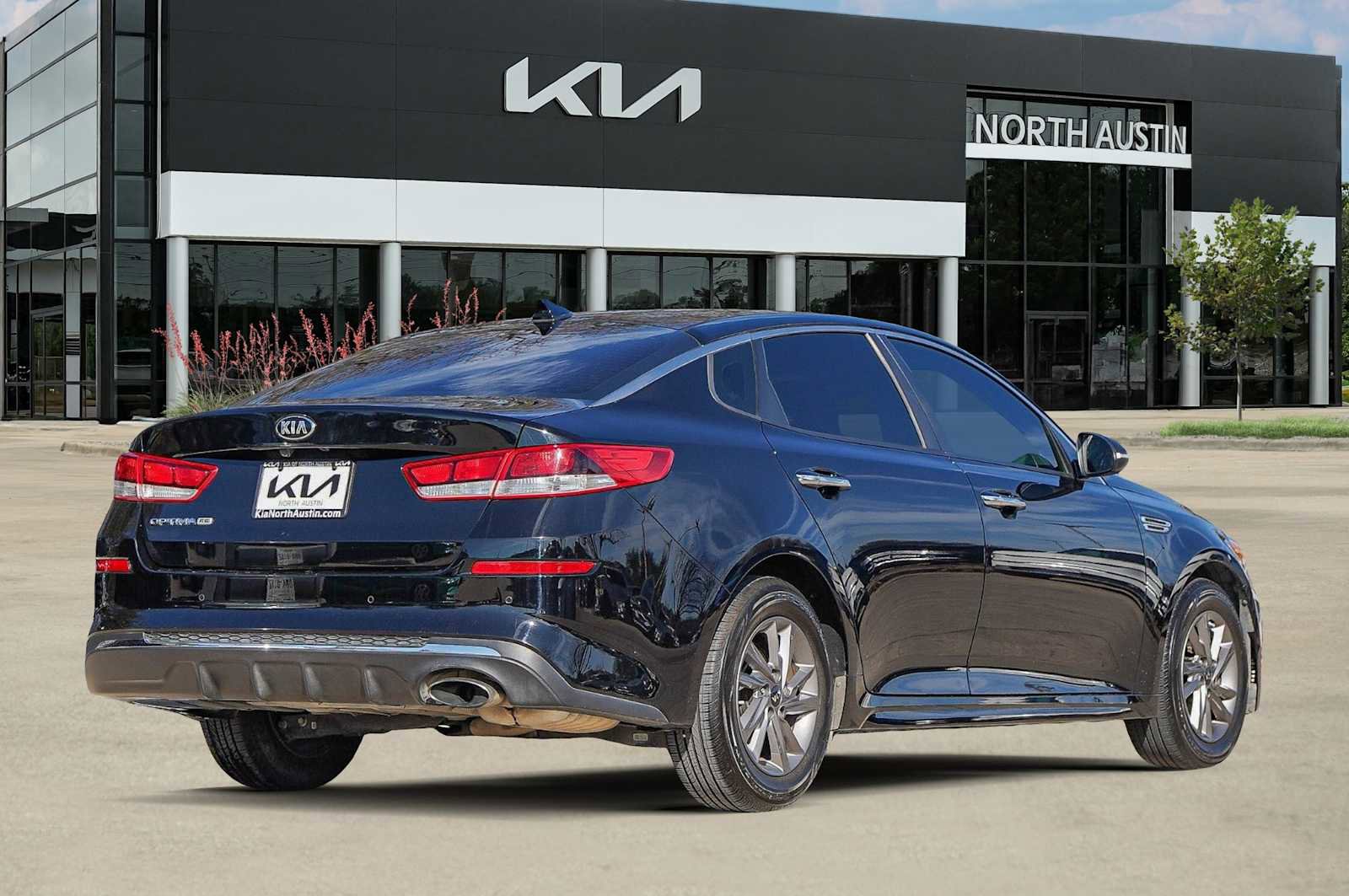 Used 2020 Kia Optima LX image 10