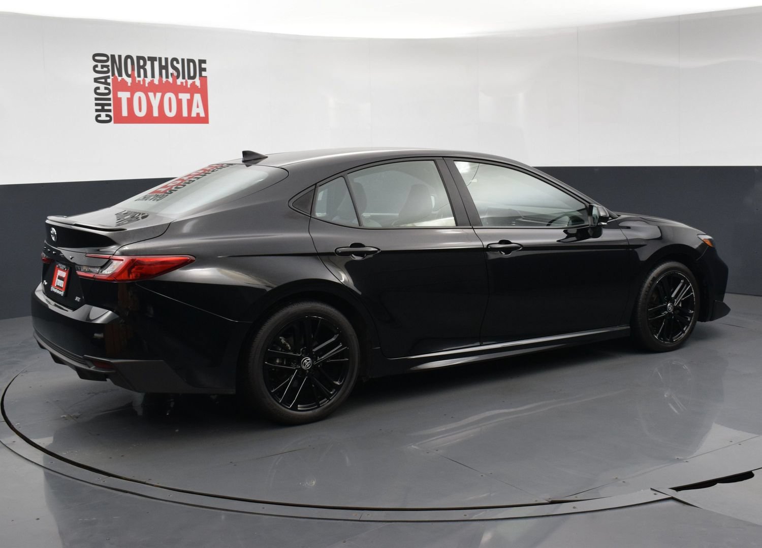 Used 2025 Toyota Camry SE FWD image 4