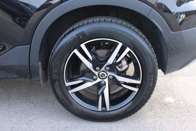 Used 2025 Volvo XC40 B5 Core image 38