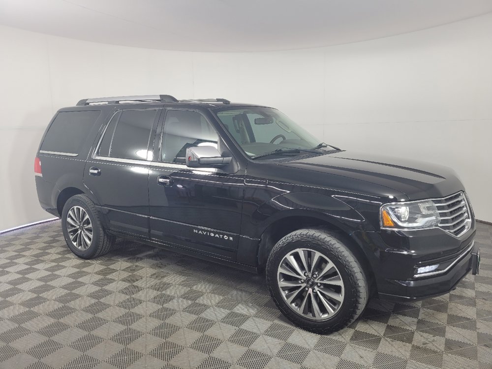 Used 2016 Lincoln Navigator Select RWD image 11