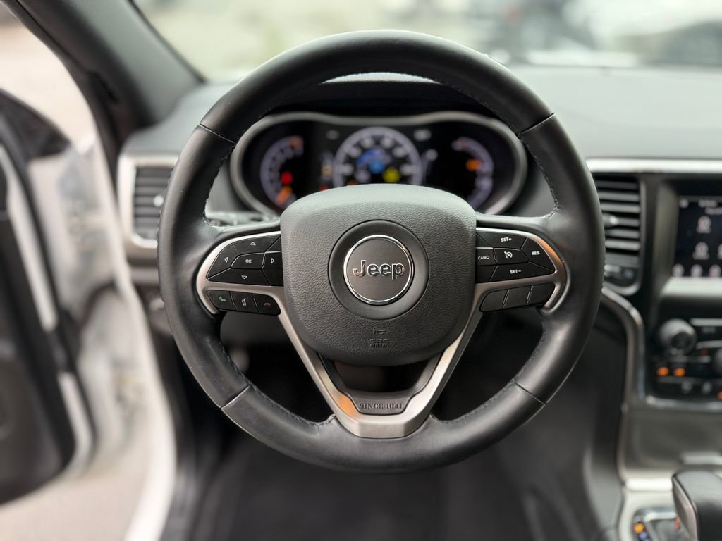 Used 2020 Jeep Grand Cherokee Laredo AWD/4WD image 6