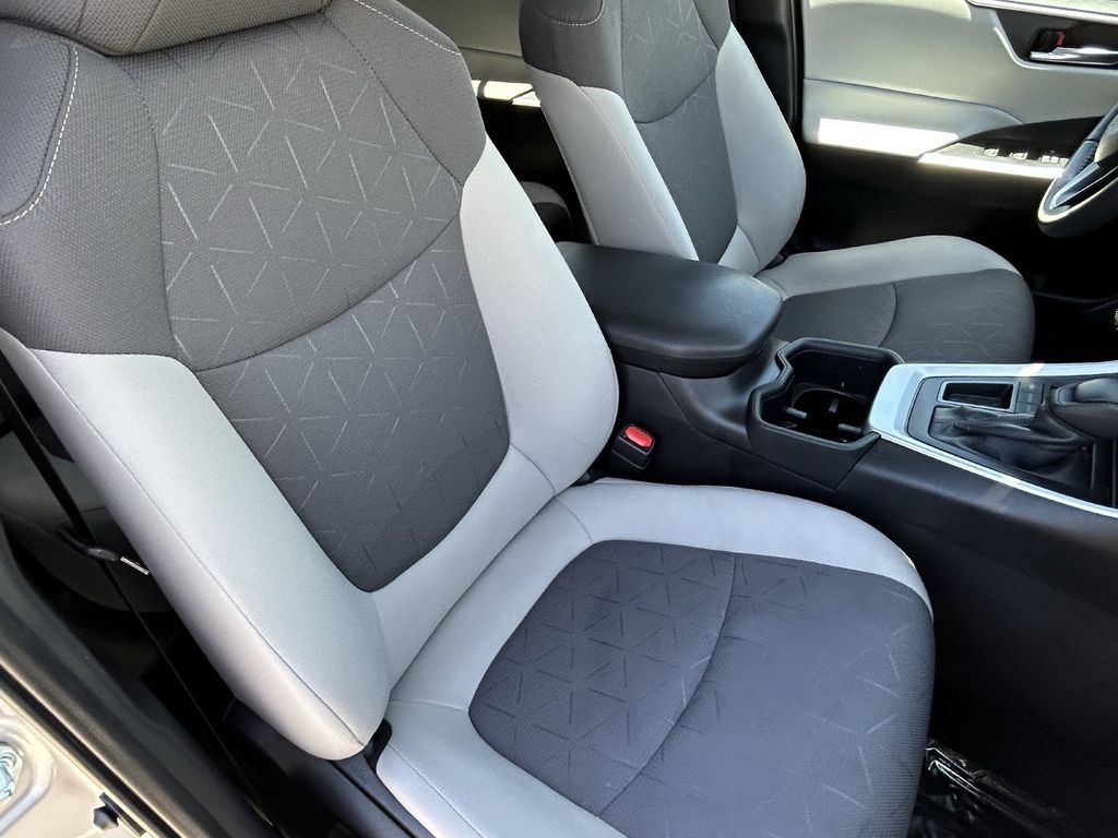 Used 2024 Toyota RAV4 XLE w/ Convenience Package FWD image 12