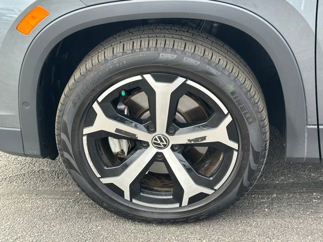 Certified 2025 Volkswagen Tiguan SE w/ Panoramic Sunroof Package image 10