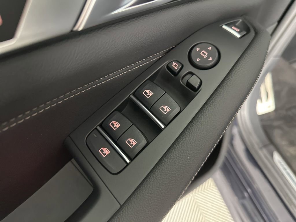 Used 2021 BMW X5 xDrive45e w/ M Sport Package image 9