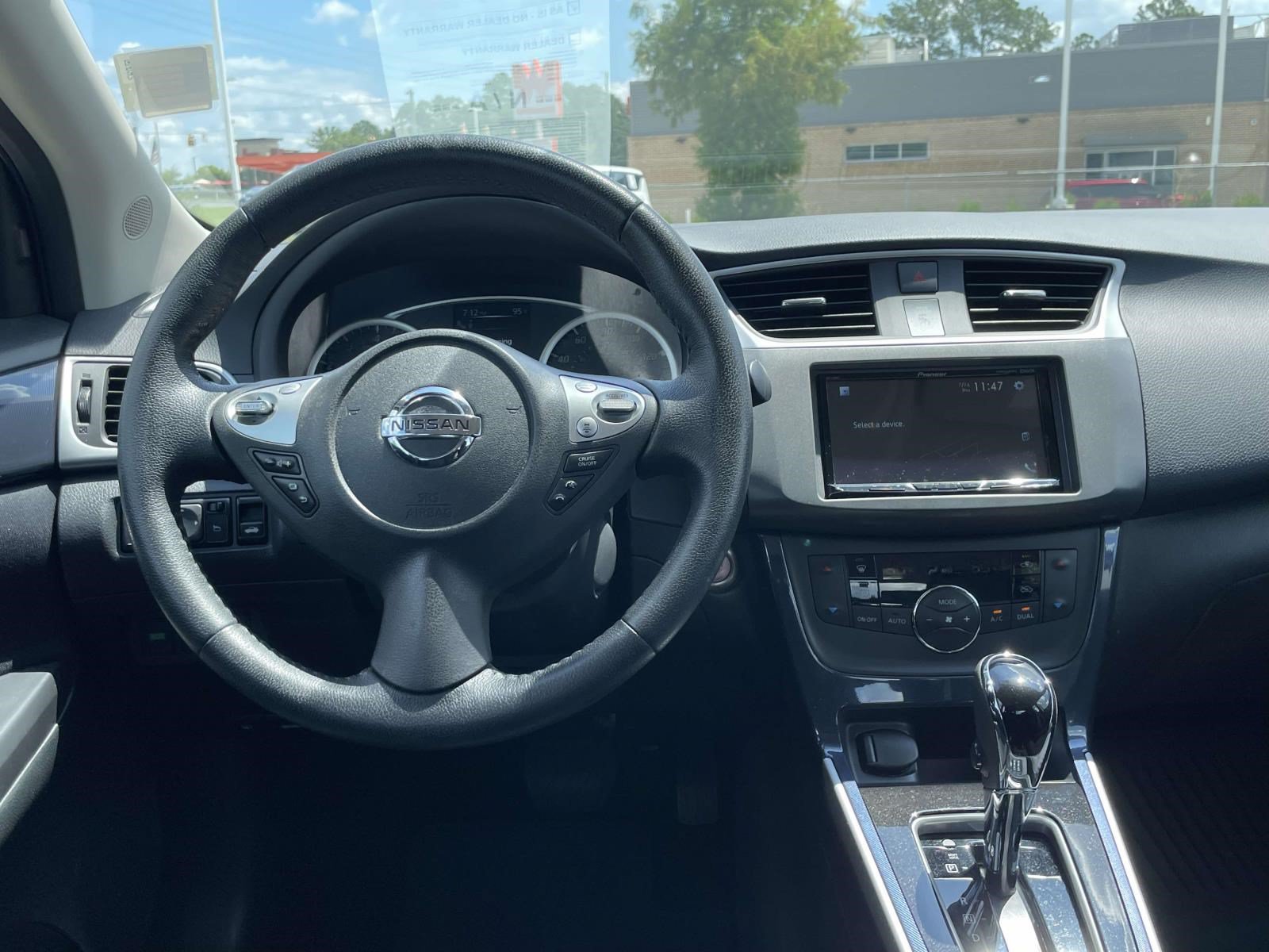 Used 2018 Nissan Sentra SR w/ Technology Package FWD image 12