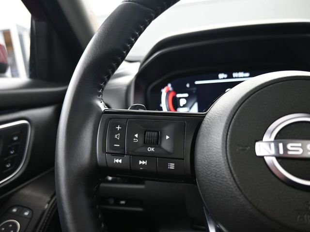 Used 2024 Nissan Rogue Platinum image 16