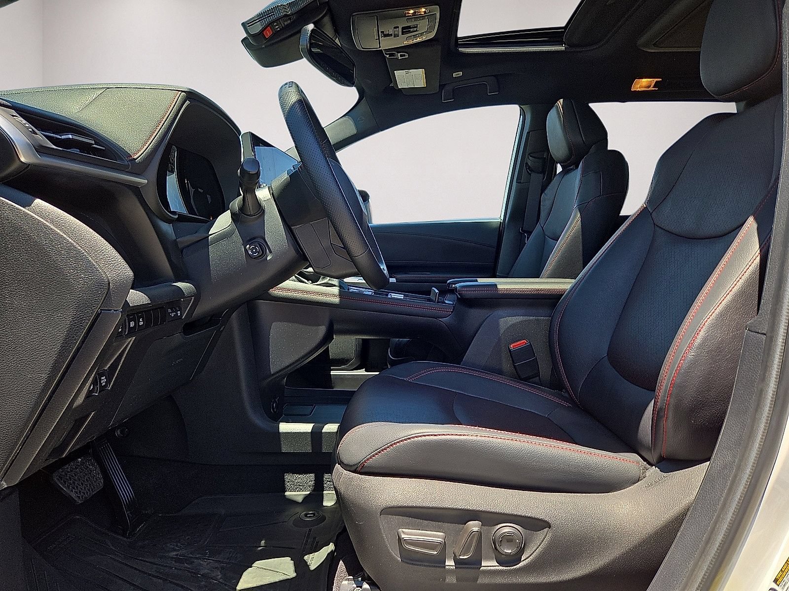 Used 2025 Toyota Sienna XSE w/ XSE Premium Package AWD/4WD image 24