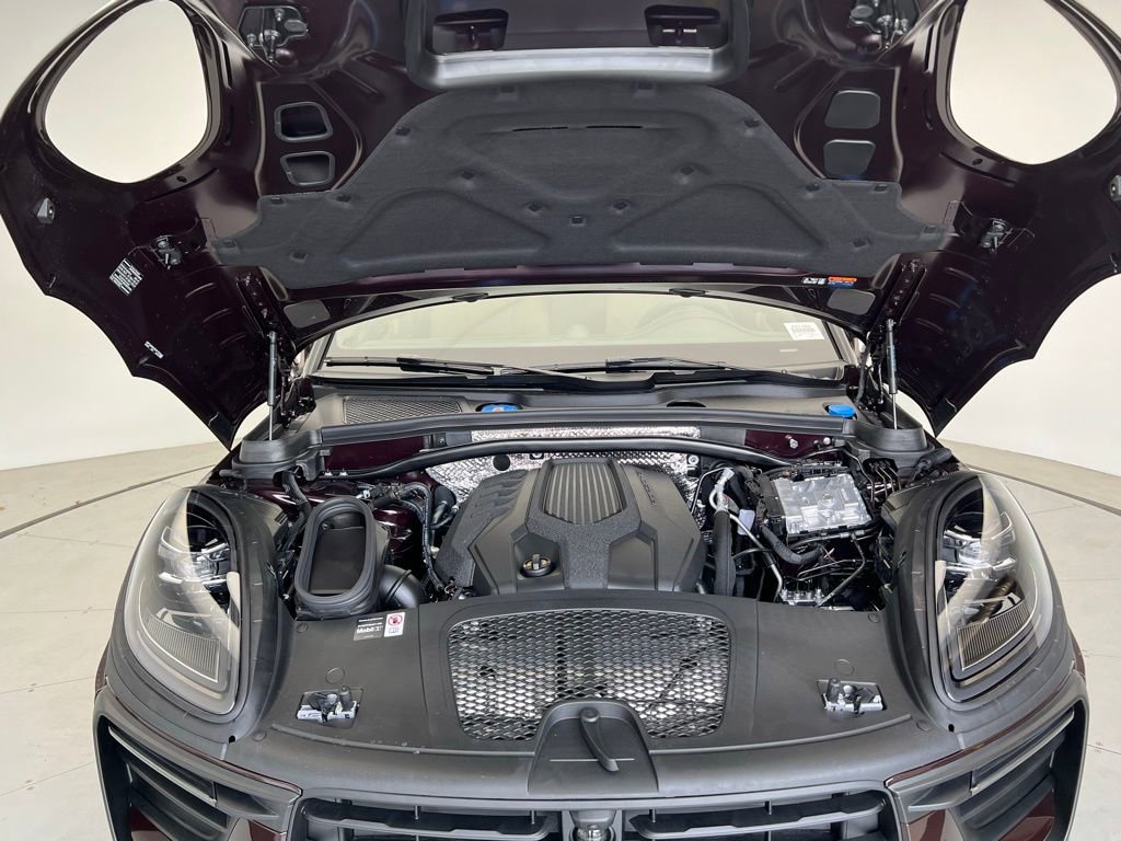 Used 2025 Porsche Macan image 25