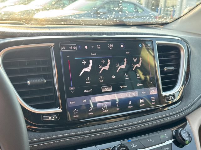 Used 2023 Chrysler Pacifica Limited FWD image 34