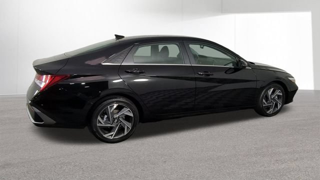 New 2026 Hyundai Elantra Limited FWD image 9