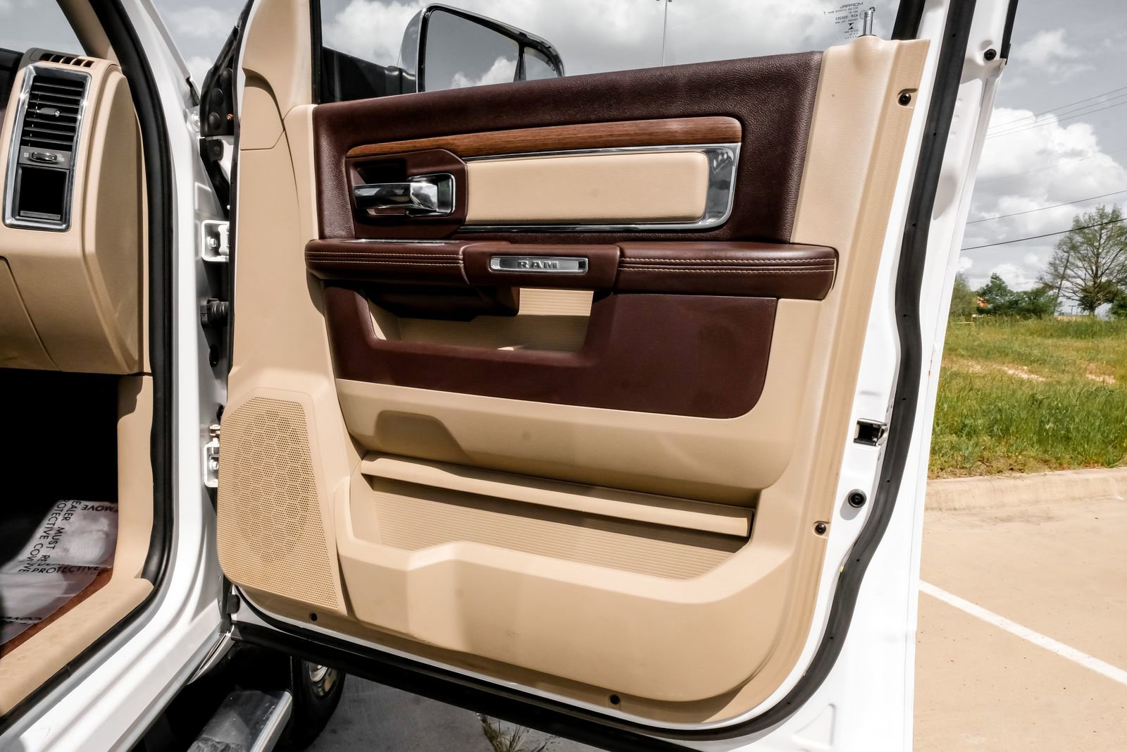 Used 2014 RAM 3500 Laramie image 52