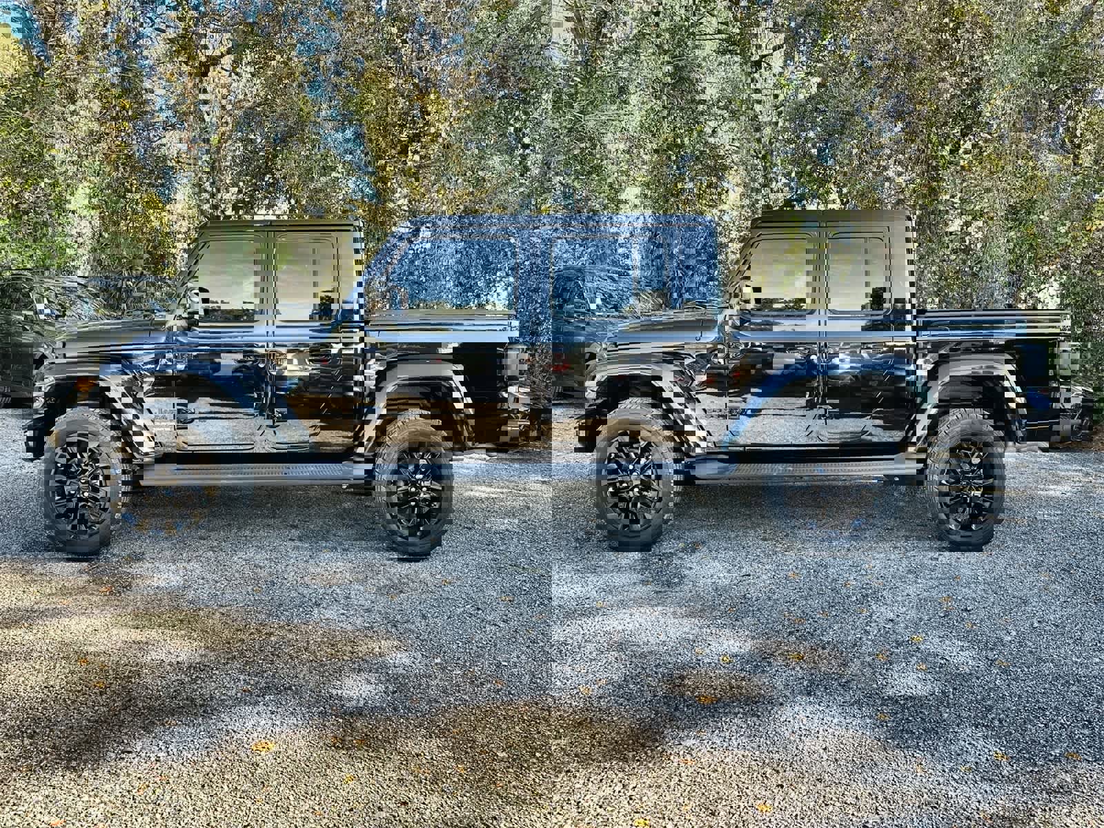 Used 2023 Jeep Gladiator Overland image 3