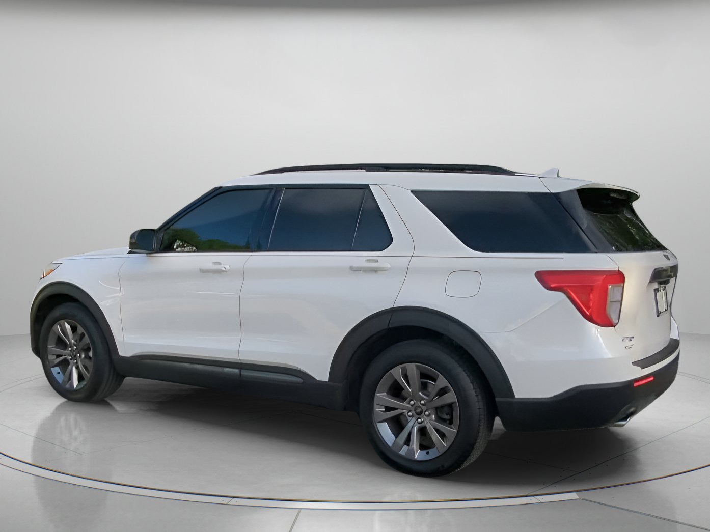 Certified 2022 Ford Explorer XLT w/ Equipment Group 202A RWD image 19