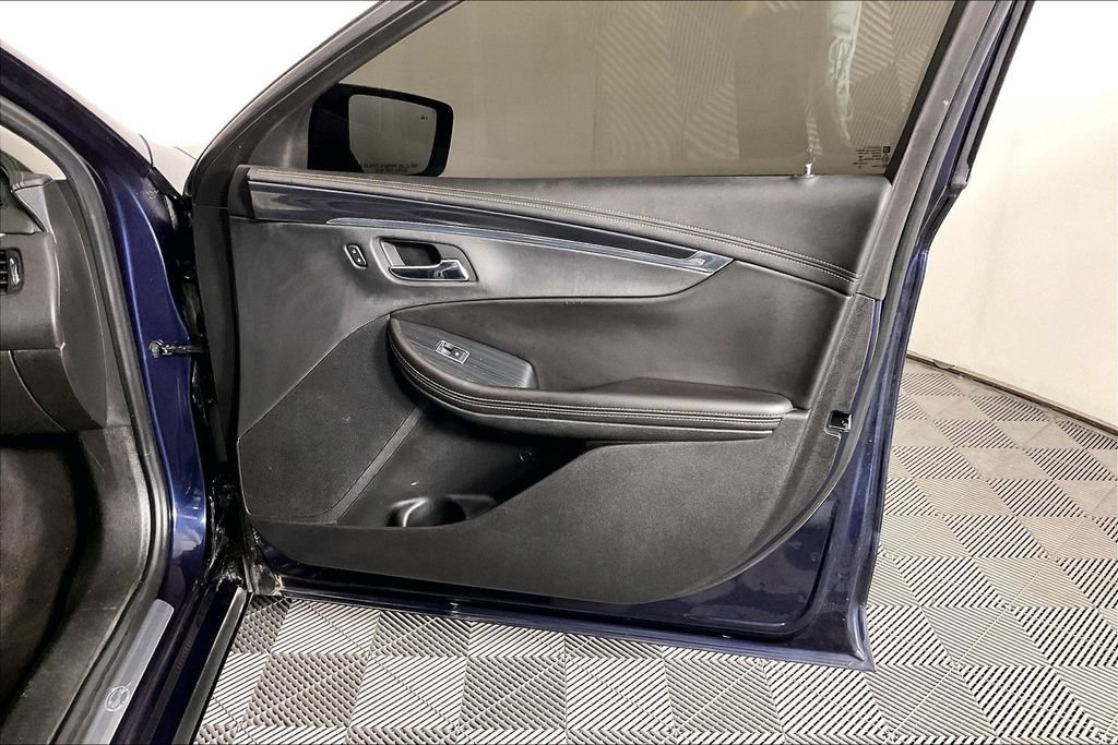 Used 2016 Chevrolet Impala LTZ FWD image 22