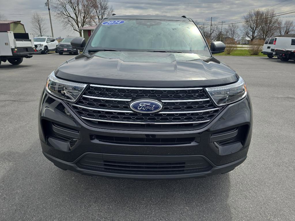 Used 2024 Ford Explorer XLT image 3