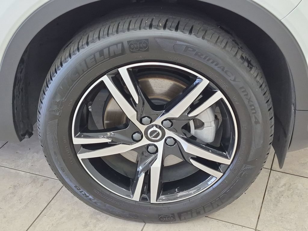 Used 2025 Volvo XC40 B5 Core AWD/4WD image 12