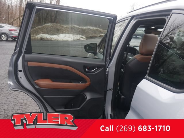 Used 2025 Subaru Forester Touring AWD/4WD image 21