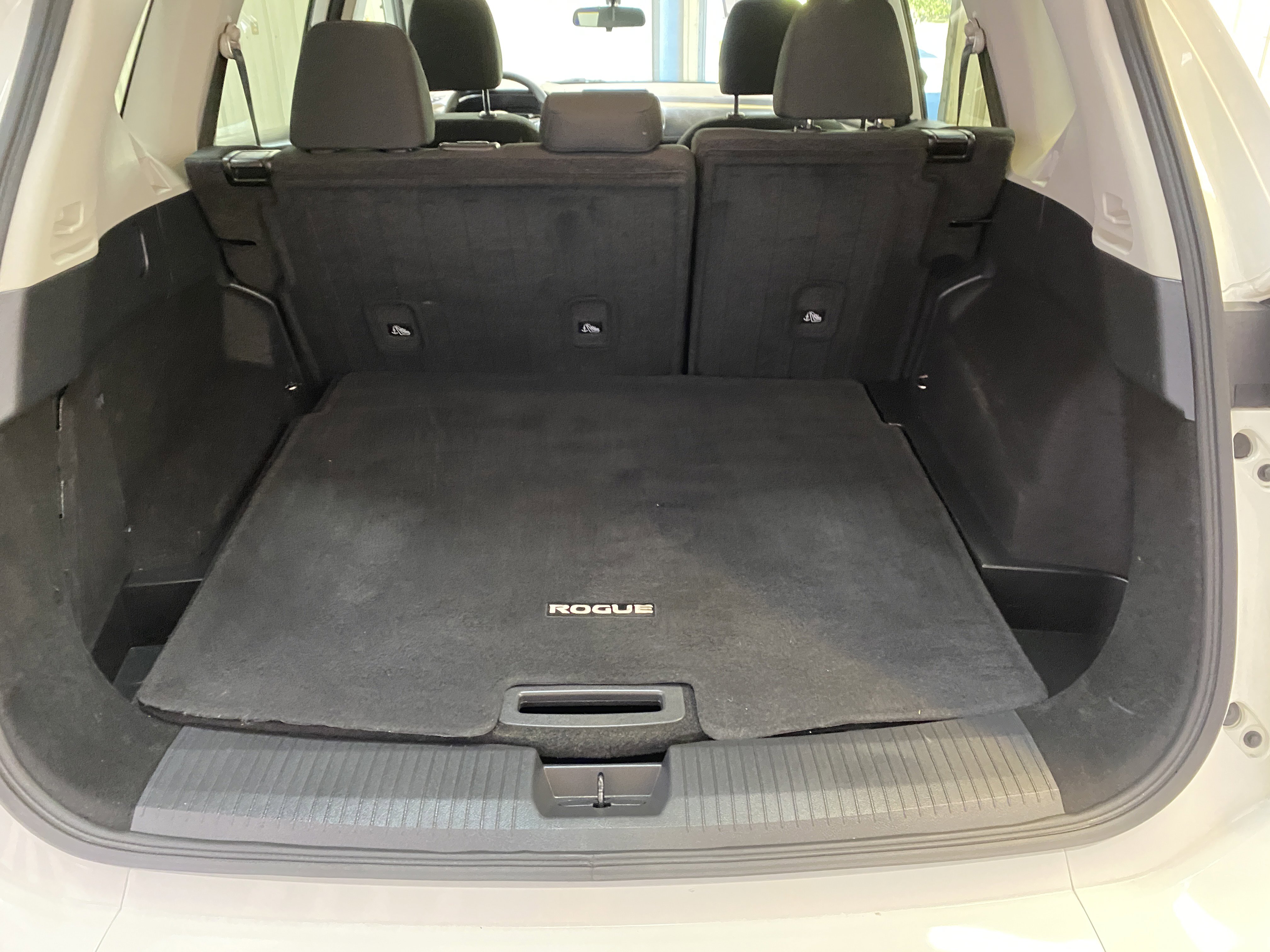 Used 2024 Nissan Rogue S image 28