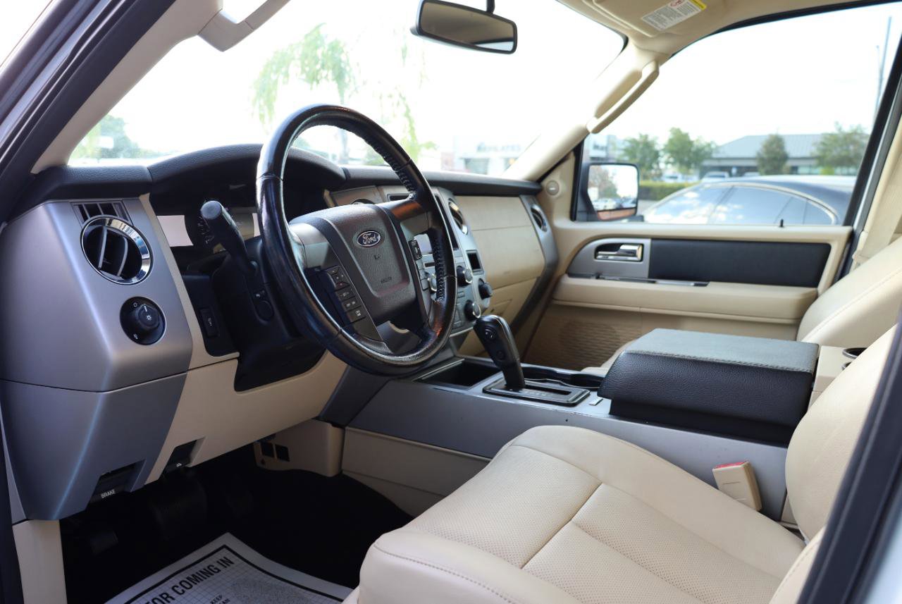 Used 2016 Ford Expedition XLT w/ Equipment Group 202A RWD image 7
