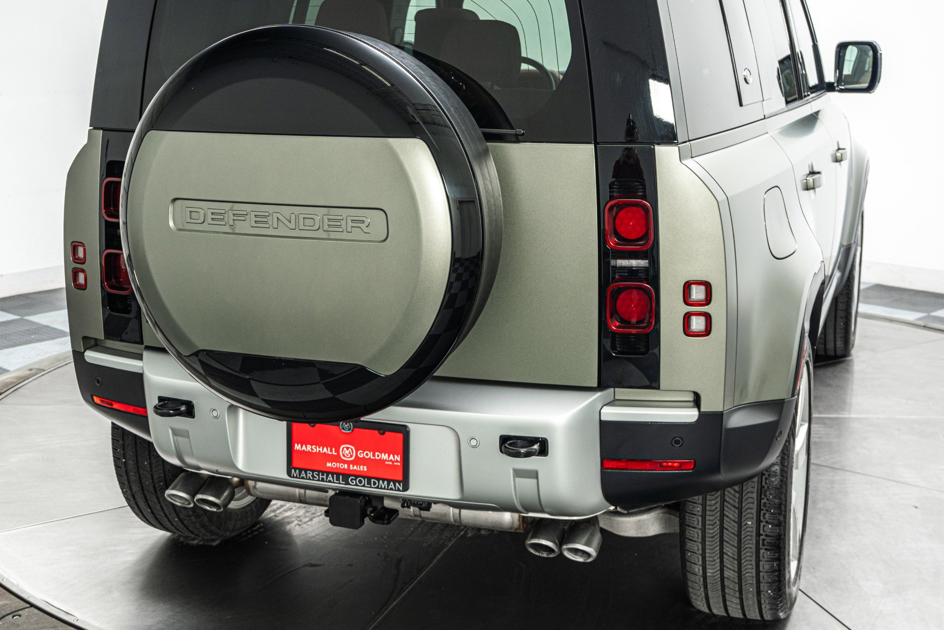 Used 2024 Land Rover Defender 110 SE image 40