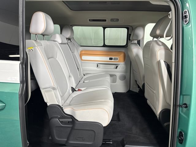 Used 2025 Volkswagen ID. Buzz 1st Edition image 28