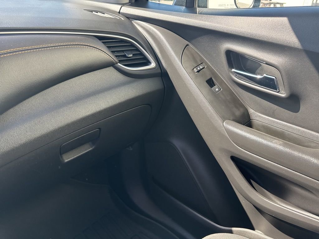 Used 2022 Chevrolet Trax LS w/ Tint and Cruise Package image 27