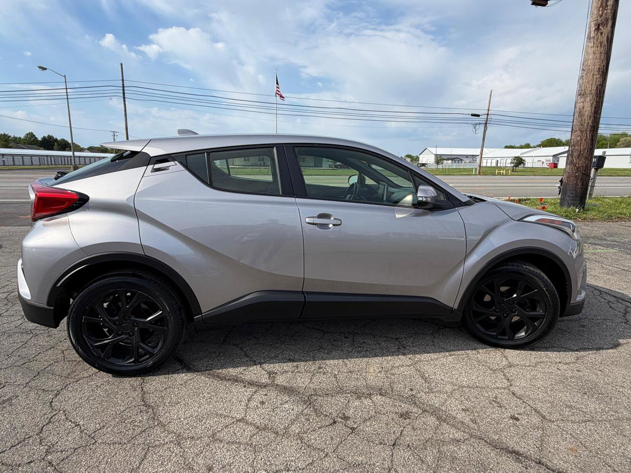 Used 2019 Toyota C-HR XLE FWD image 7