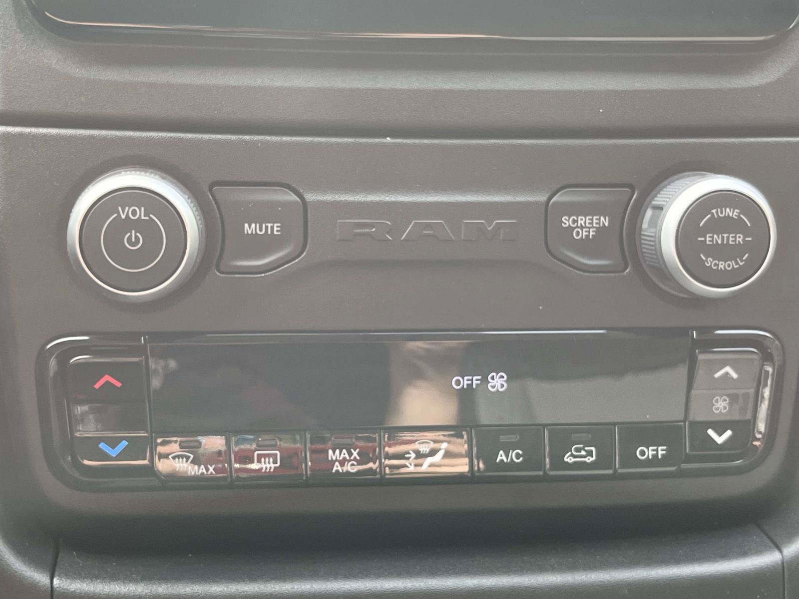 New 2026 RAM ProMaster 1500 w/ Storage Group FWD image 19