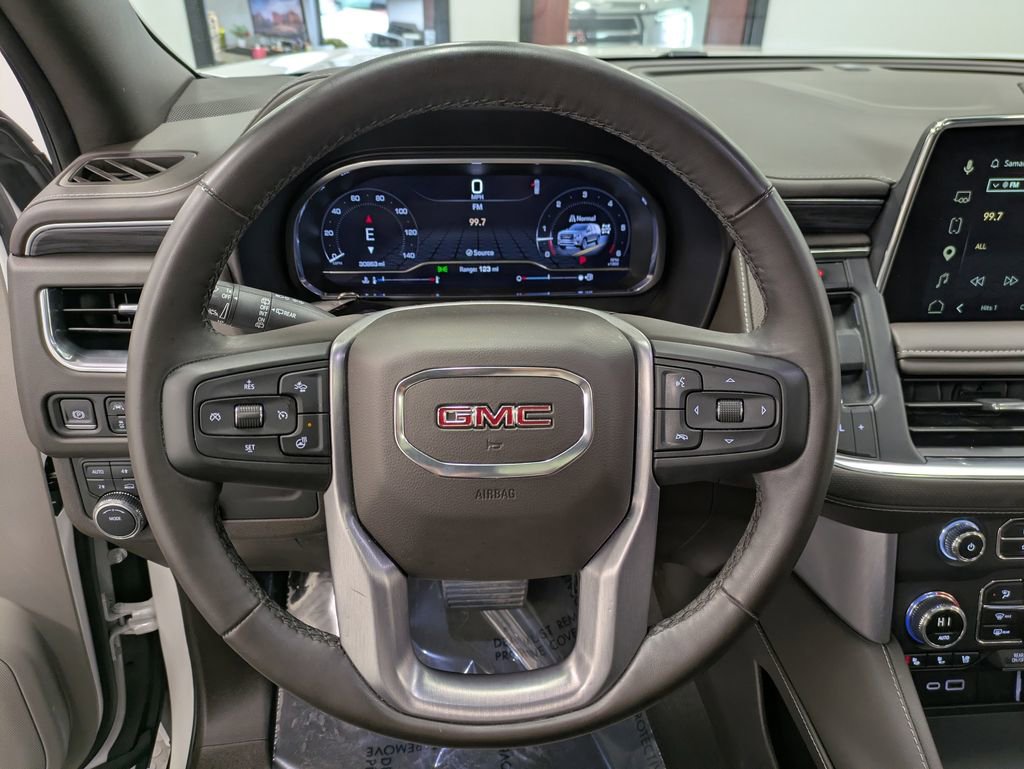 Used 2023 GMC Yukon SLT w/ SLT Premium Package image 16