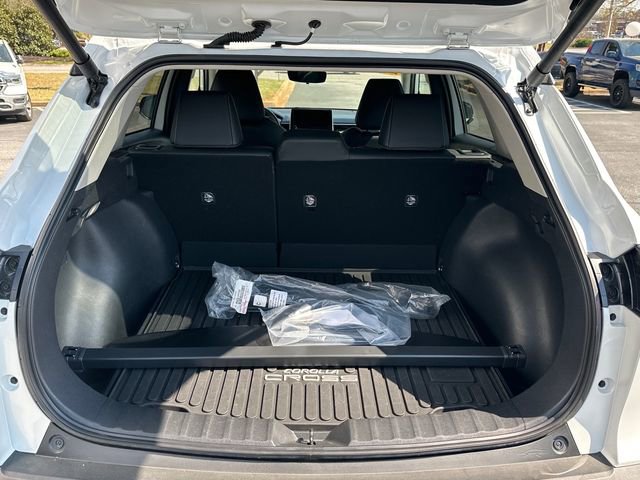 Used 2025 Toyota Corolla Cross XLE w/ Convenience Package image 26