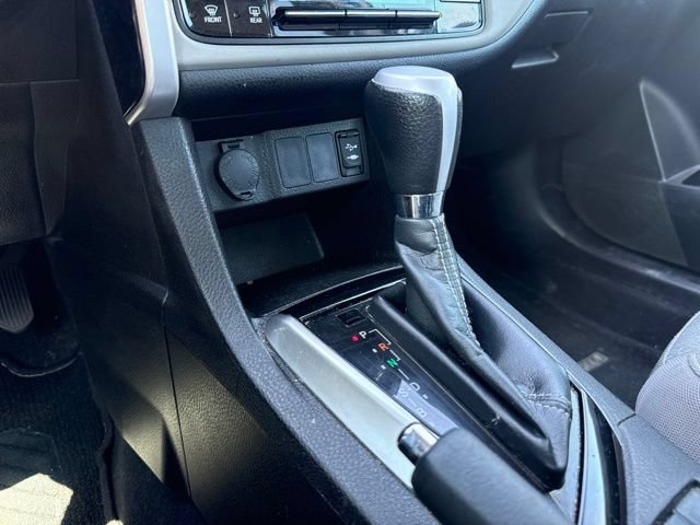 Used 2019 Toyota Corolla LE w/ Carpet Mat Package (TMS) FWD image 13
