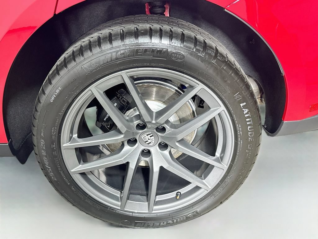Certified 2026 Porsche Macan Turbo AWD/4WD image 33