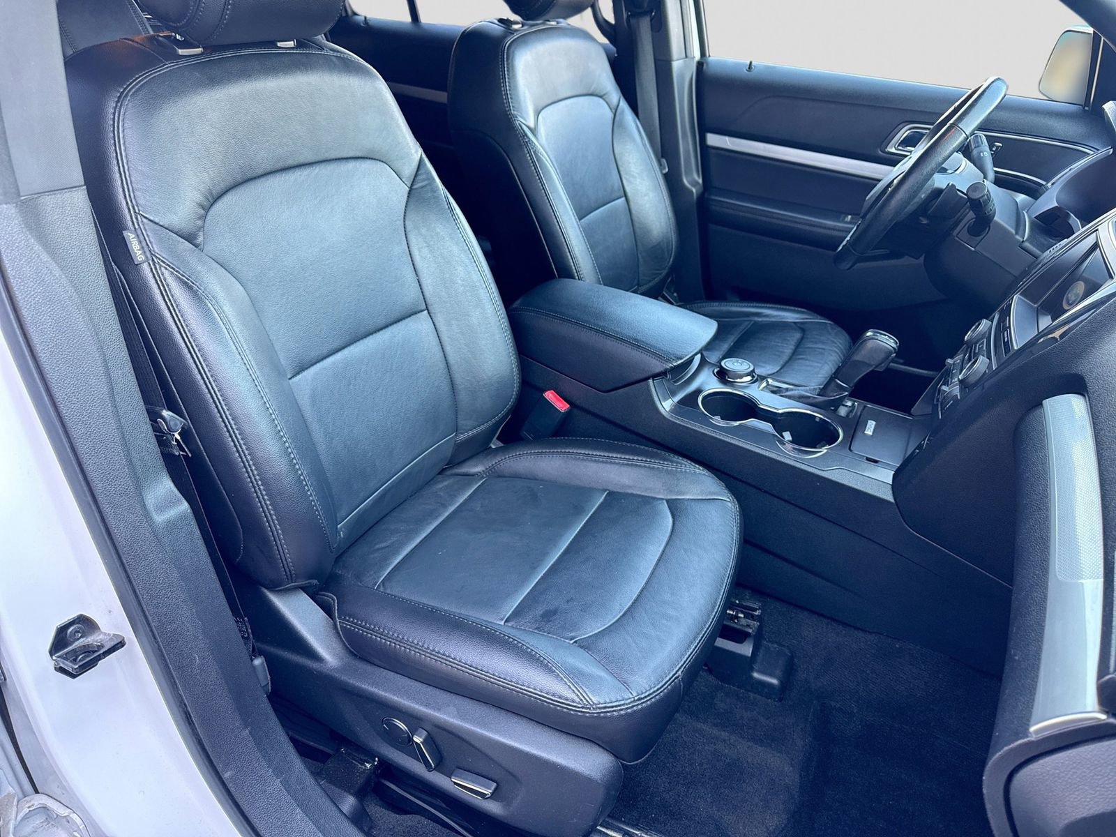 Used 2017 Ford Explorer XLT w/ Equipment Group 202A image 25