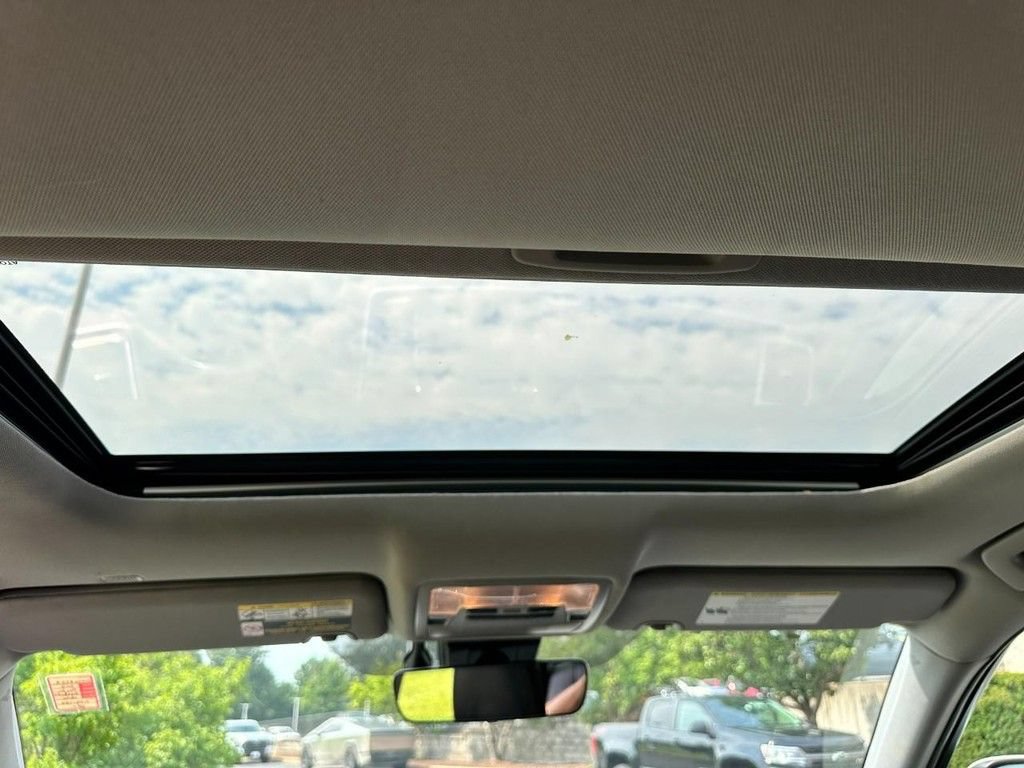 Used 2019 Toyota Highlander XLE AWD/4WD image 12