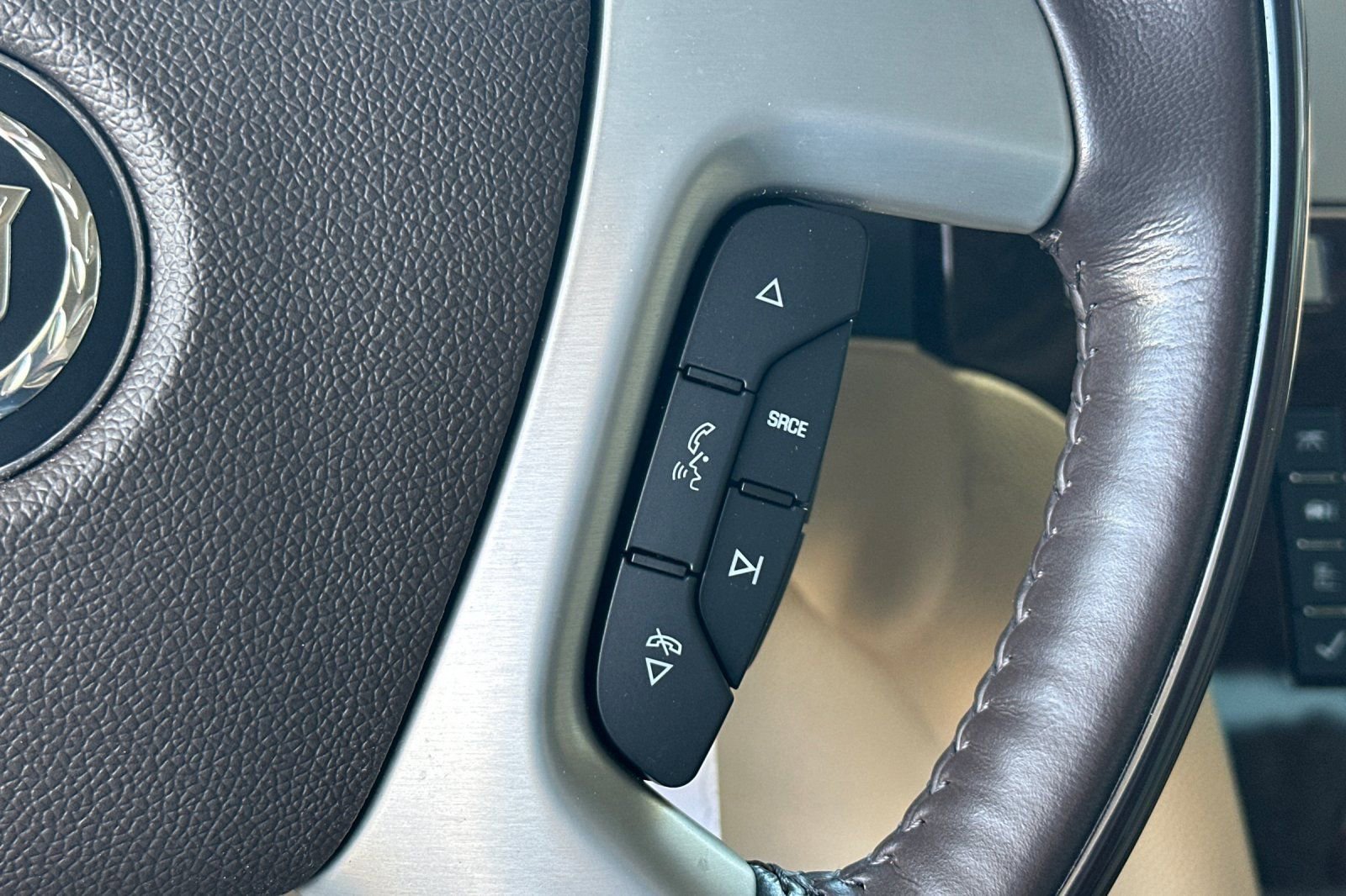 Used 2013 Cadillac Escalade Premium AWD/4WD image 32