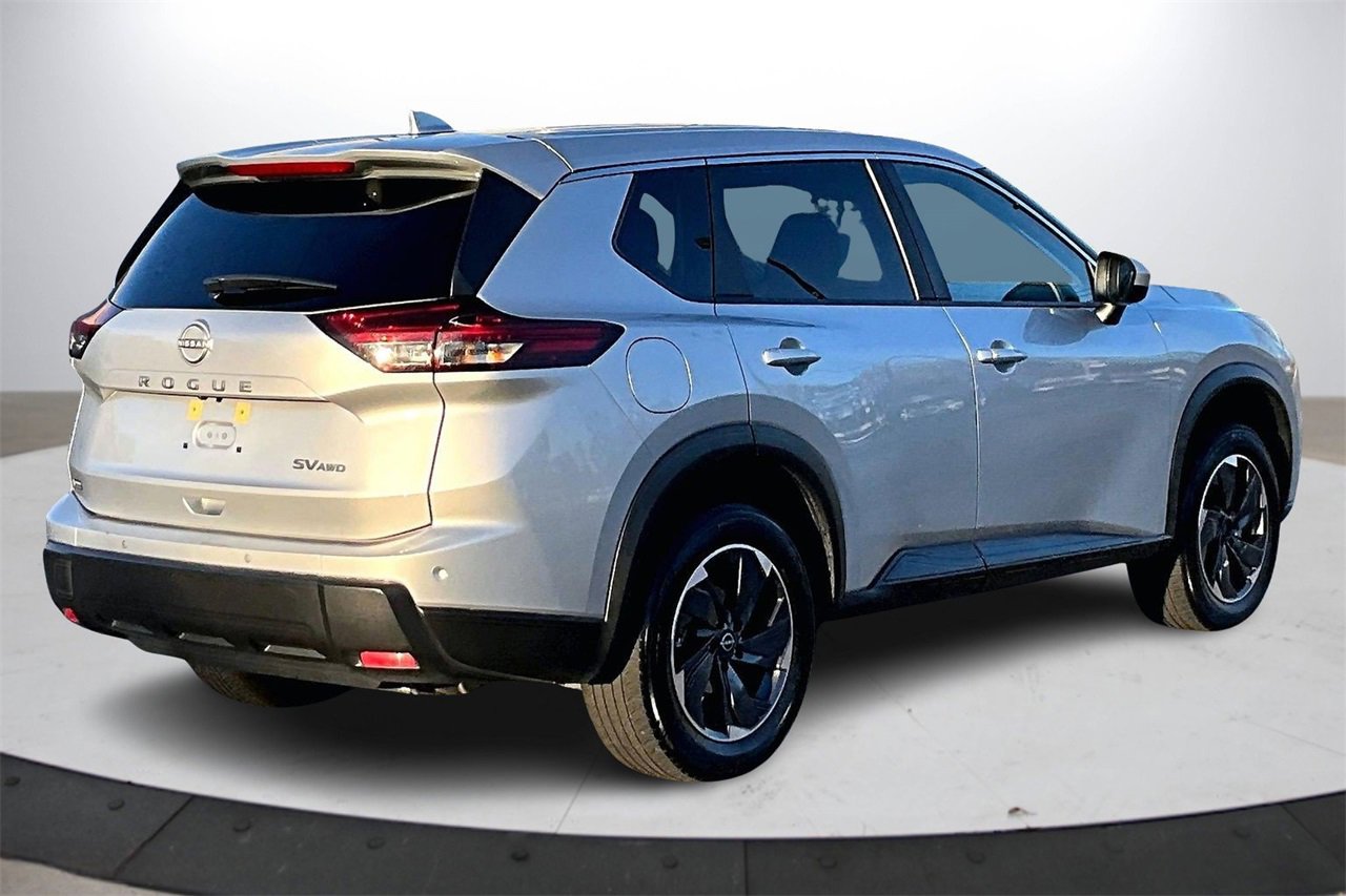 Used 2024 Nissan Rogue SV image 8