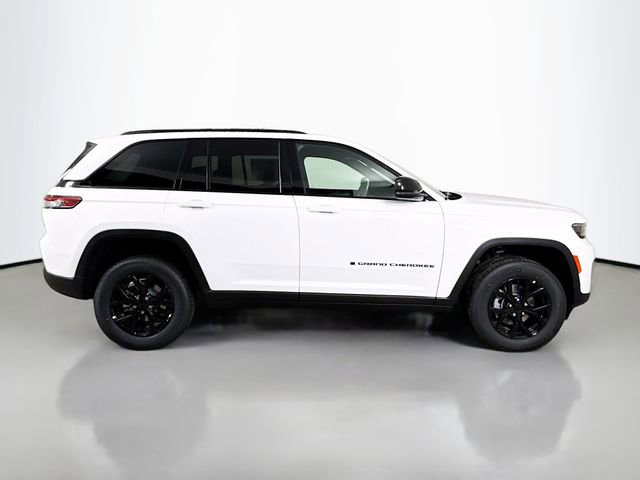 New 2025 Jeep Grand Cherokee Altitude image 8