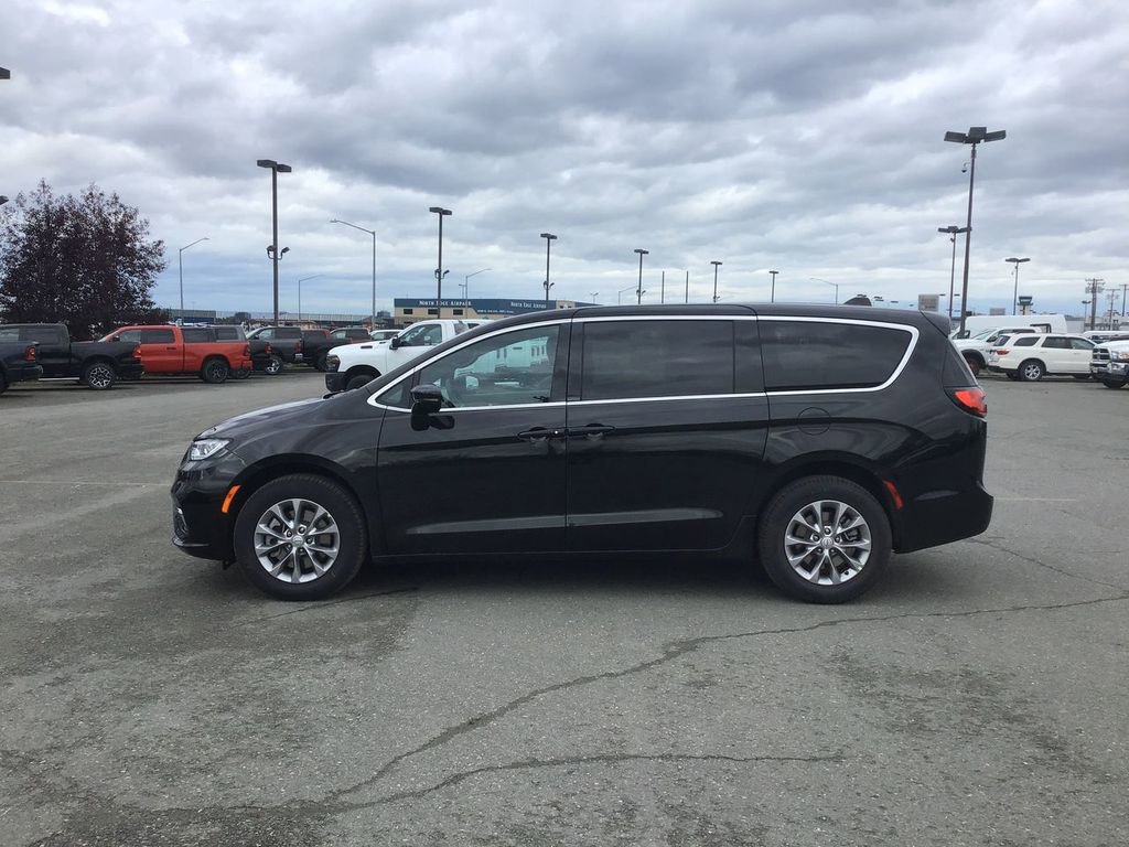 New 2026 Chrysler Pacifica Select image 1