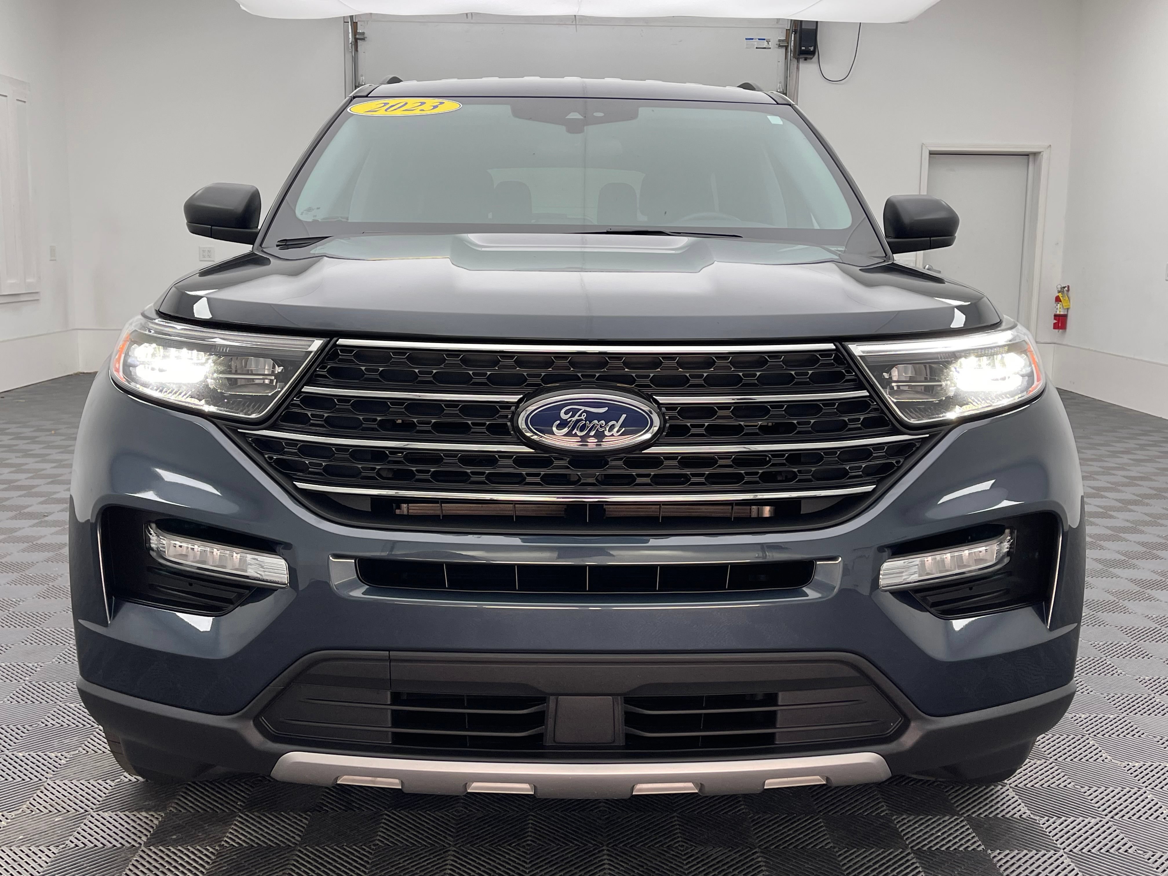 Used 2023 Ford Explorer XLT w/ Equipment Group 202A AWD/4WD image 13